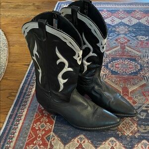 Dingo Black and White Heeled Boots
